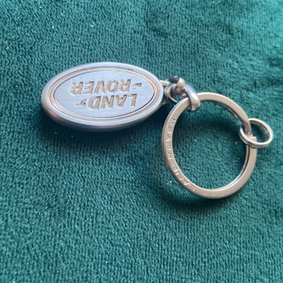 new - land-Rover keychain /key holder silver color new - Picture 2 of 4